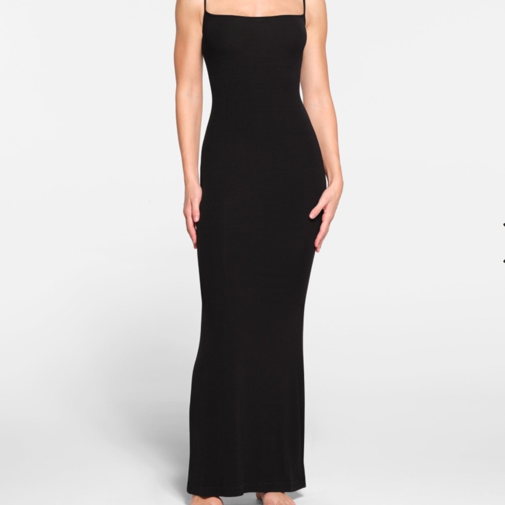 SKIMS fits everybody long black dress size S